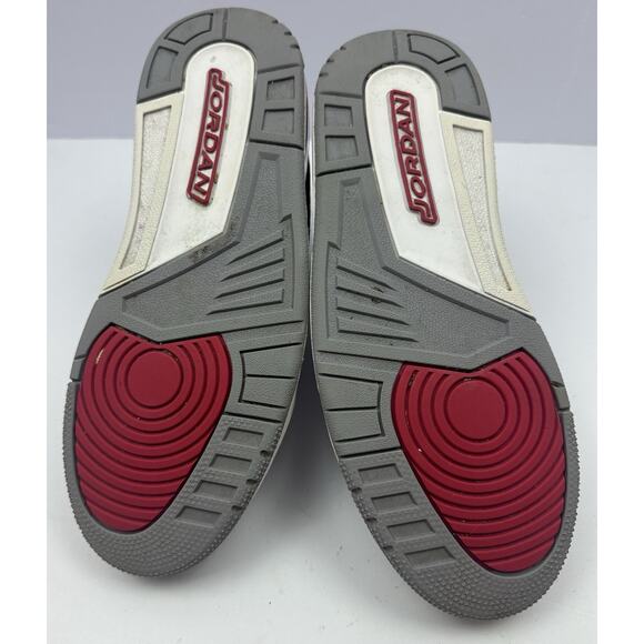 Air Jordan 3 Cardinal Red Men's Size 8.5 *Some Wear And Scuffs* - Picture 5 of 15